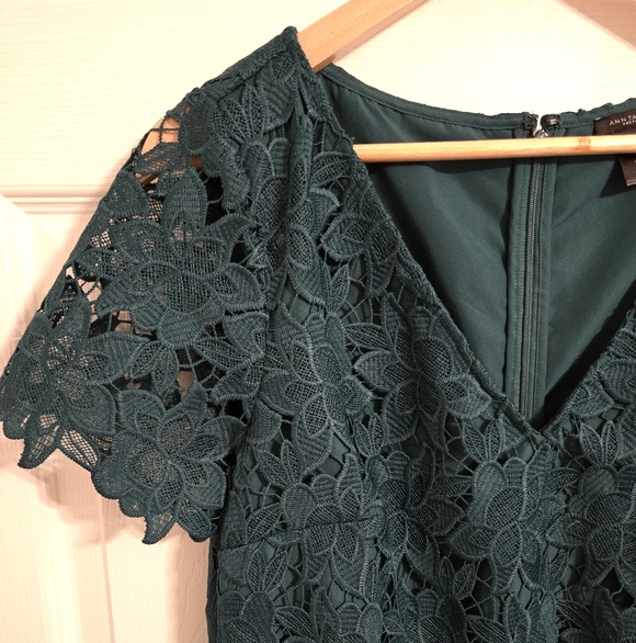 Ann Taylor Green Lace Midi Dress V Neck Size 12 - Picture 2 of 6